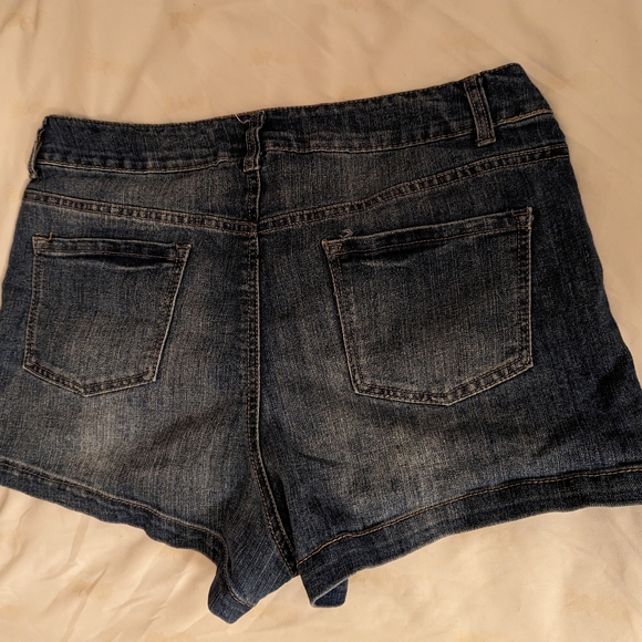 Adorable Jean Shorts size 15 - Picture 3 of 3